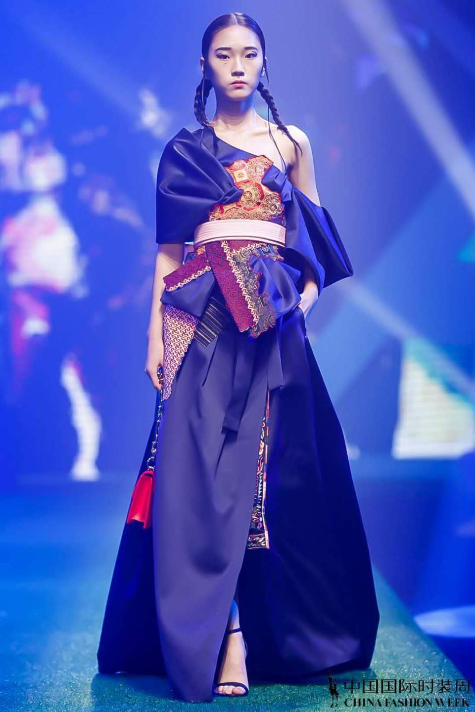 时尚|看了这场公益时尚盛宴,感觉自己购物车里的衣服都弱爆了