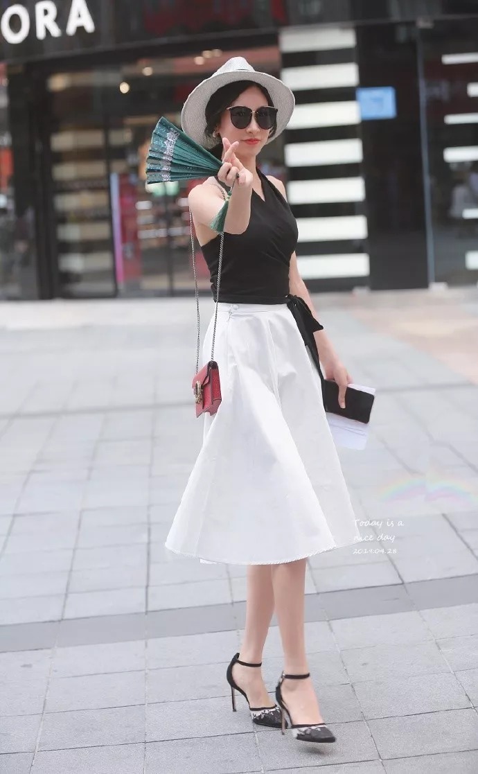 女人味|女生出街穿搭高跟鞋，让自己显得更有女人味