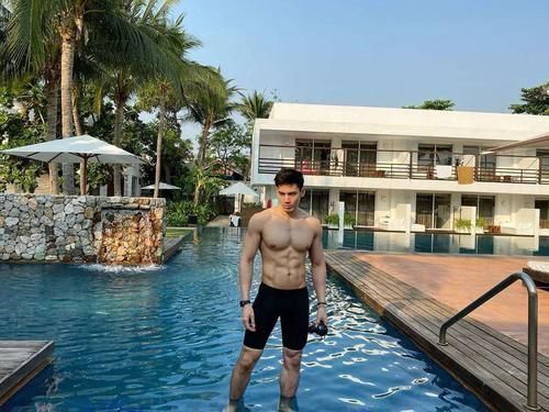 胸肌|俊俏型男有一身漂亮肌肉,胸肌、腹肌、臂肌紧实,人鱼线性感撩人