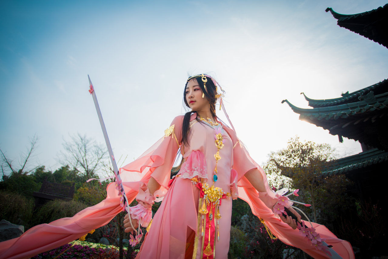 河秀姐|剑网三雪河秀姐cosplay，昔有佳人公孙氏，一曲剑舞动四方