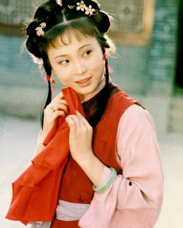 管家&《红楼梦》:林红玉身为堂堂管家之女,为何却屡屡被晴雯欺辱?