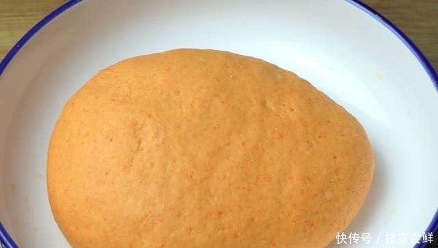 做法|家里小孩不爱吃胡萝卜,把它换个做法,出锅孩子抢着吃,解馋