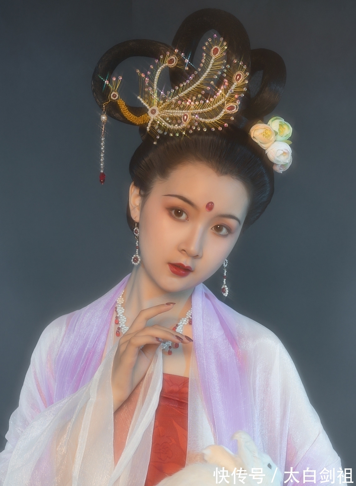 七绝$月·七绝·十首丨思君不忍音尘断，玉兔蟾光两渺茫