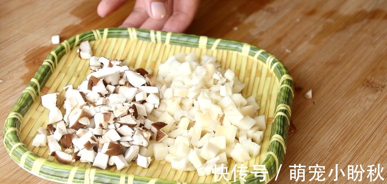 清洗干净|秋天,睡眠不好要常喝这汤,做法简单营养高,煮一大锅好喝又解馋