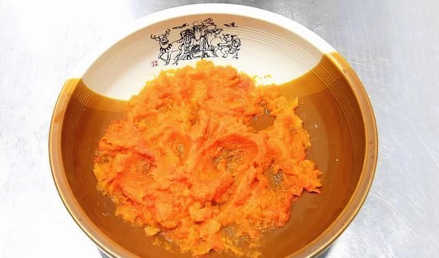 南瓜里打2个鸡蛋,竟然这么好吃教你10分钟快速搞定全家早餐