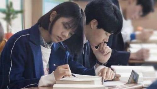 男孩女孩|为啥初中多半是“男女同桌”?班主任的用心良苦,父母知道吗?
