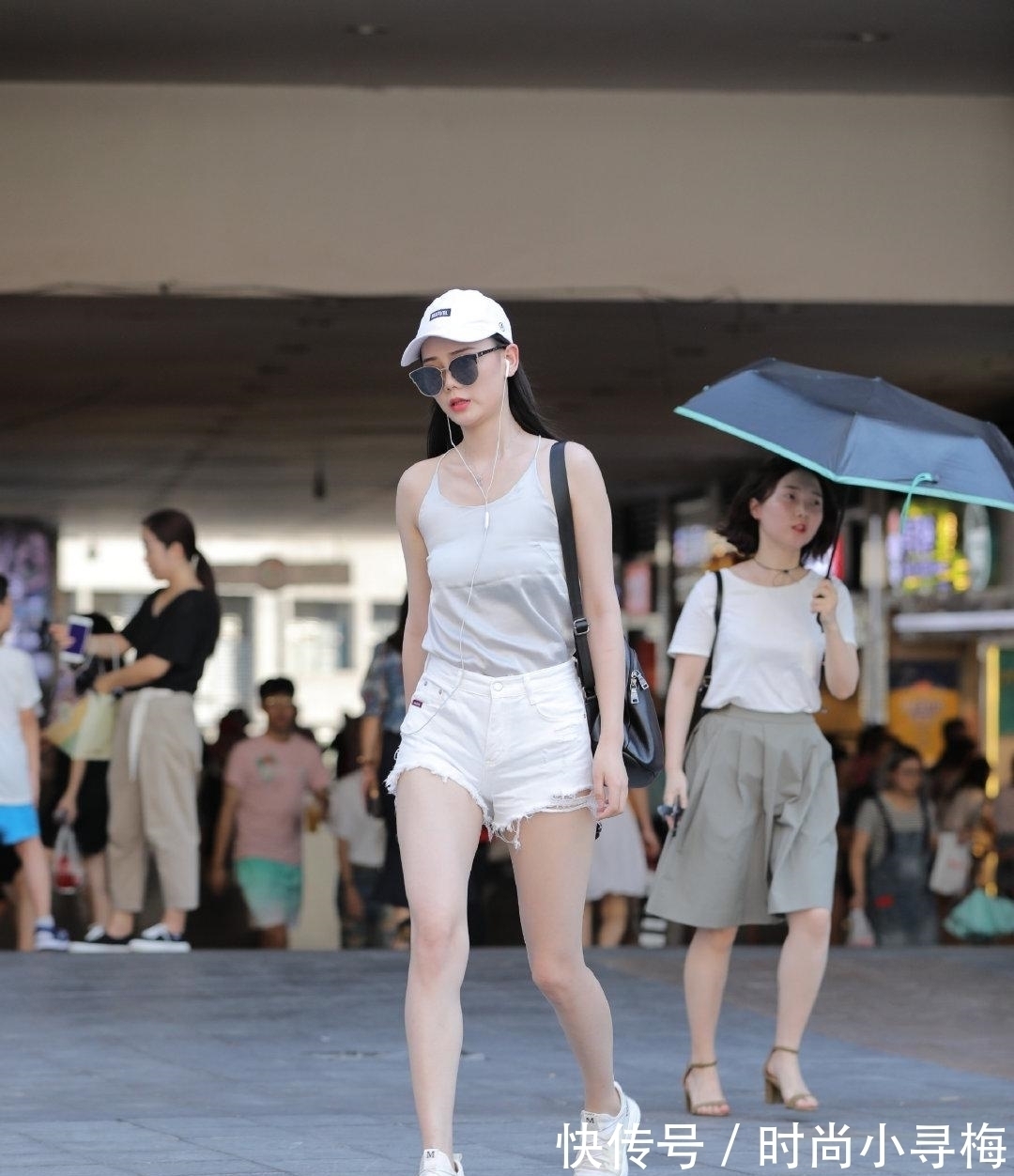 穿衣风格 妹妹走在街上很大气,表情这么“冷淡”,不怕冻住谁?