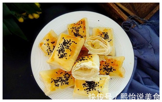 百吃不厌的椒盐酥饼，一次做了8个，留着当零食，连吃三天都不腻