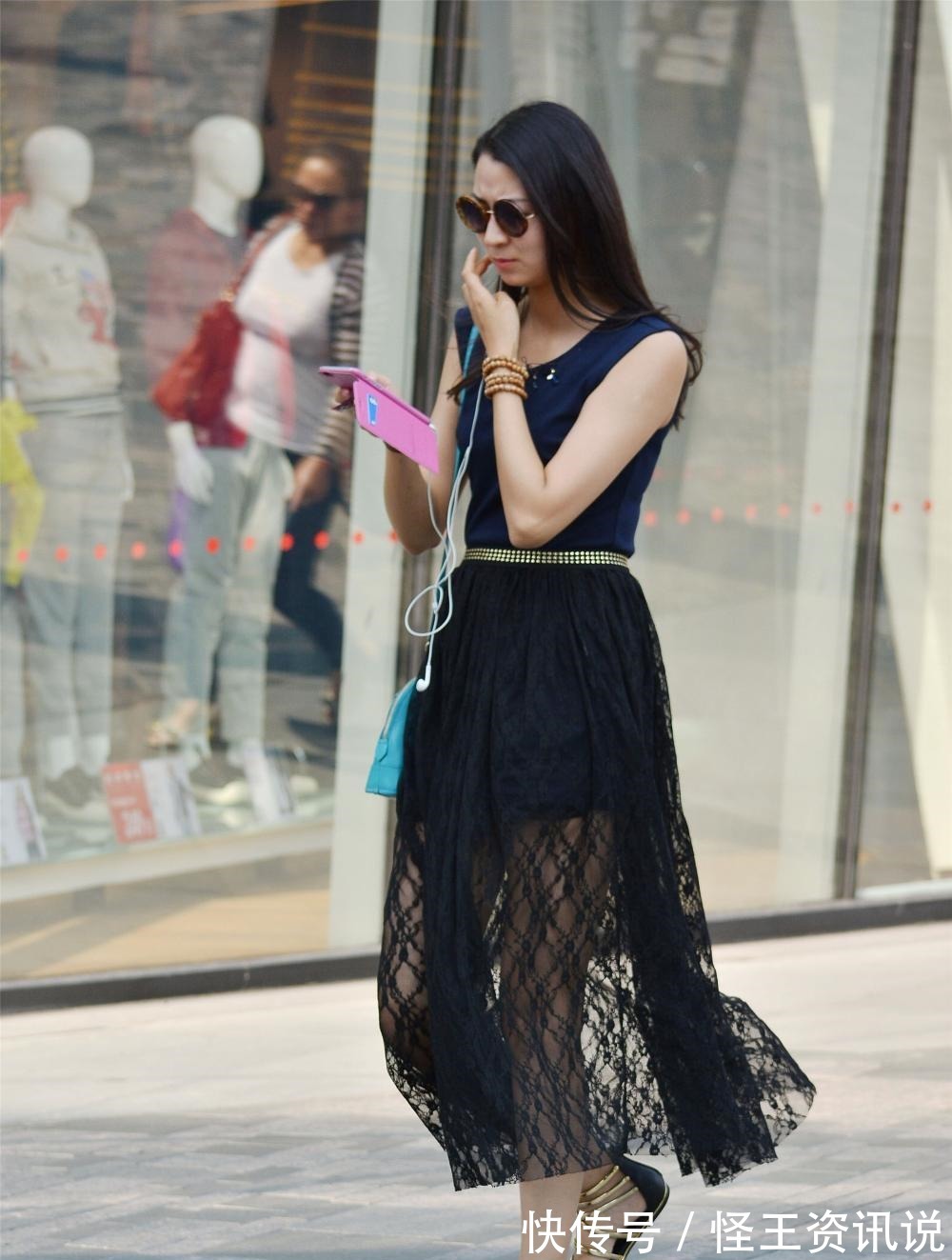 时髦|街拍 时髦的长发美女们, 她们的搭配更是成熟妩媚!