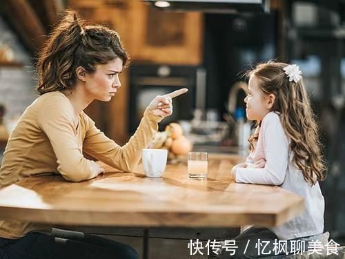 老人|5岁孙女吞下干燥剂,奶奶急中生智救了孩子,医生:有文化的老人