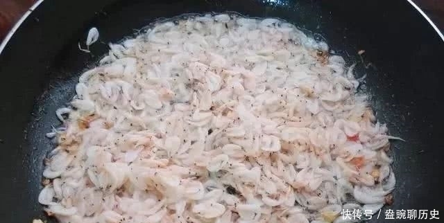 虾皮简单一炒,比大鱼大肉还好吃,鲜味十足!