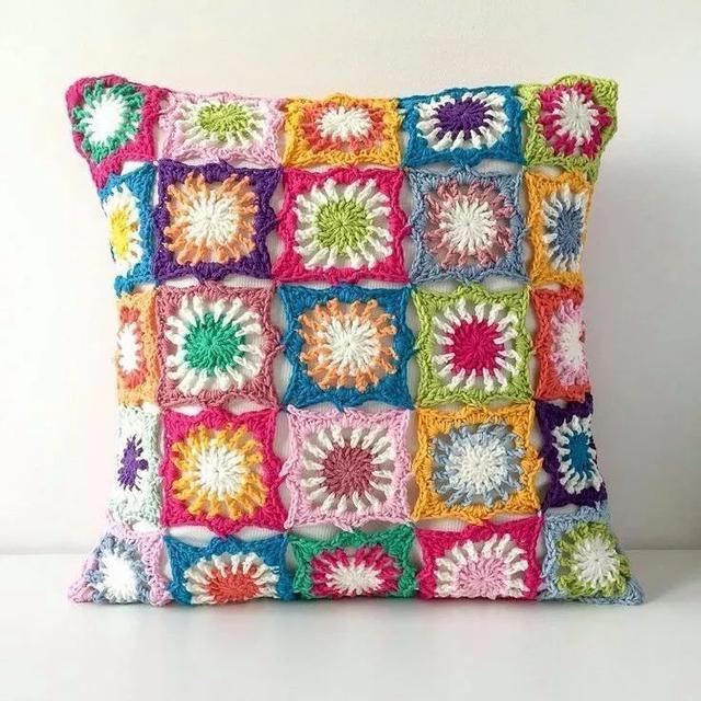 零线太多别浪费，试试钩一钩拼花抱枕，在家非常好用！附图解