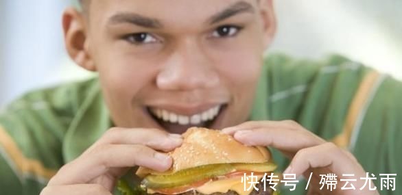 白开水|喝水是便宜的“长寿药”,此2个时间段尽量少喝,家人赶紧改正!