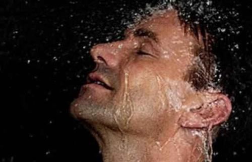 男性在洗澡时,3个部位尽可能多洗,可能肾脏会更加“强壮”