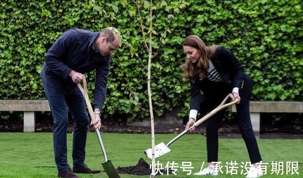 斯皮尔伯格 凯特最爱的小白鞋是这两双,不过分粗犷又流露清新气息