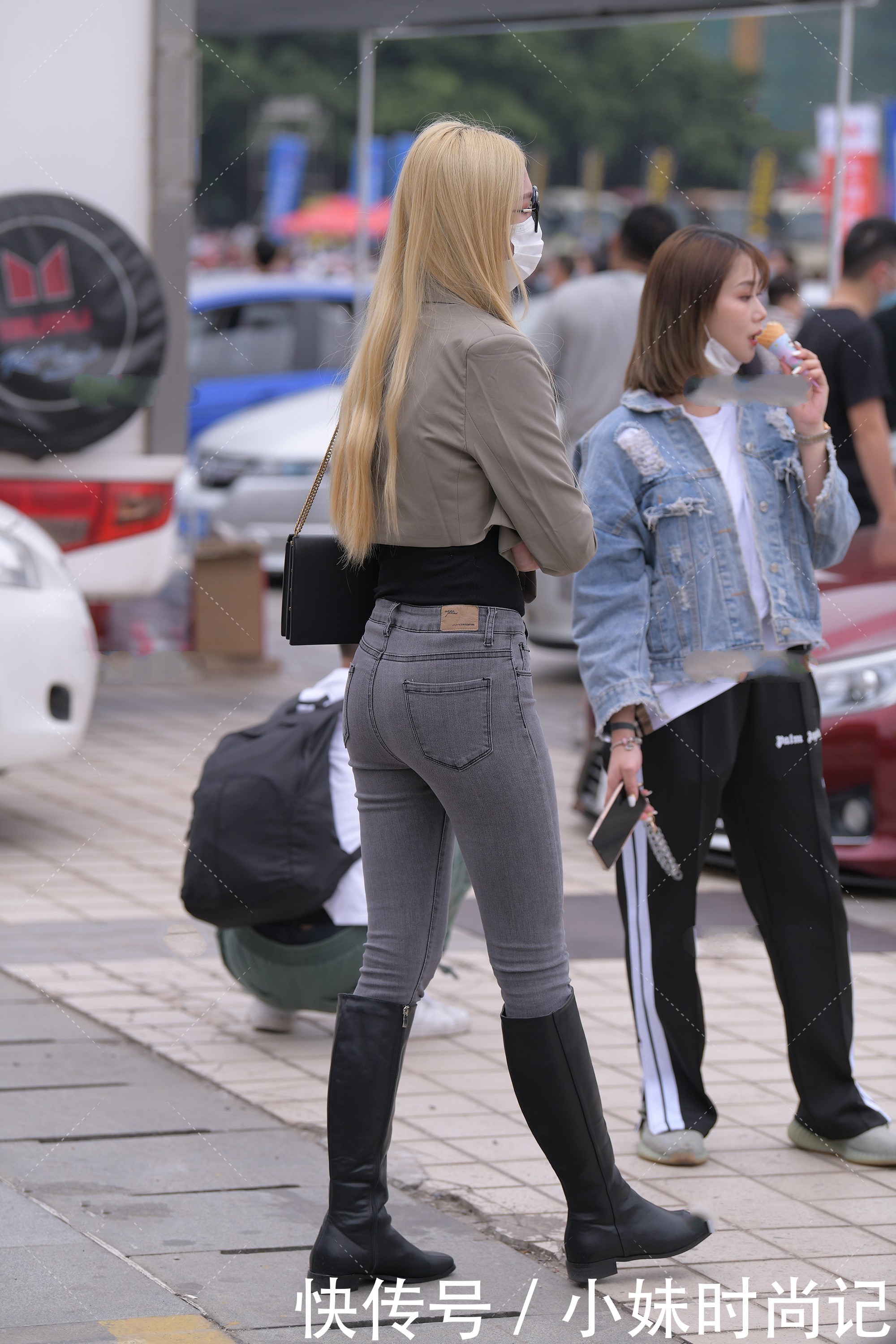 时髦|街拍:长筒靴的温暖与百搭, 整体穿搭更潮酷, 显时髦感