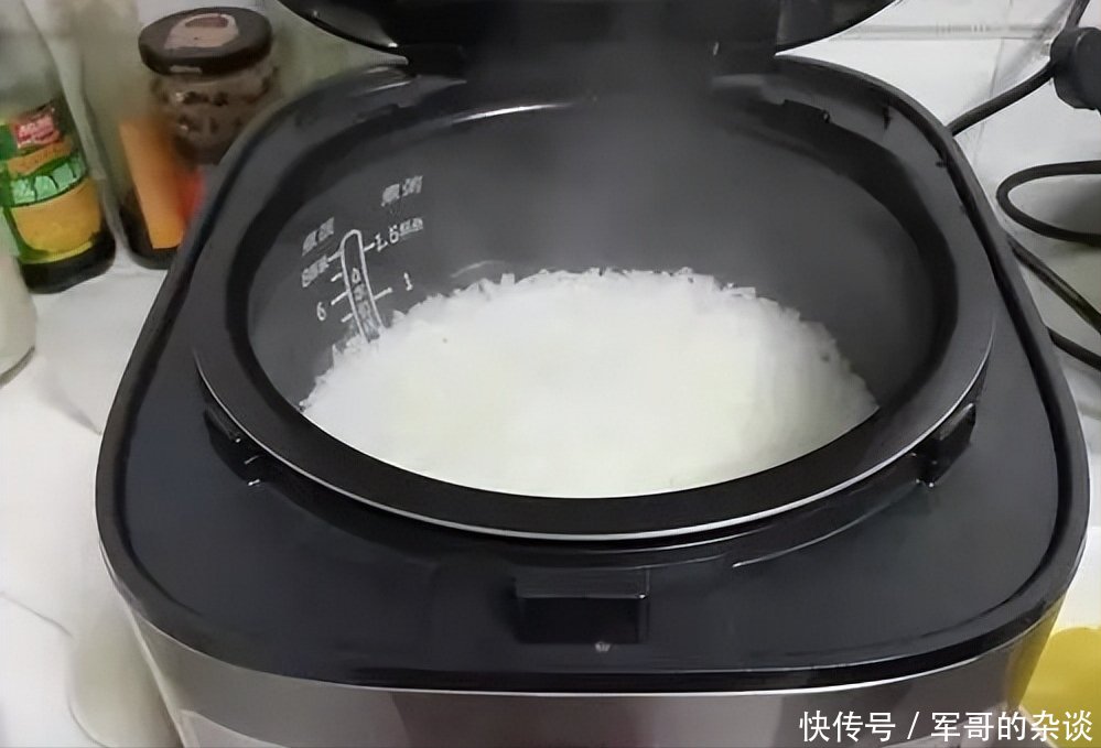 电饭煲干烧久如何处理