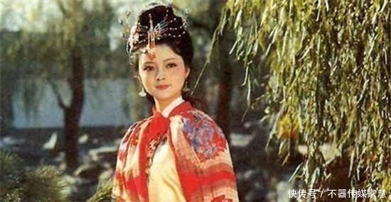 薛宝钗&红楼梦里的女人都很漂亮,曹雪芹把林黛玉排第三,谁排第一呢?