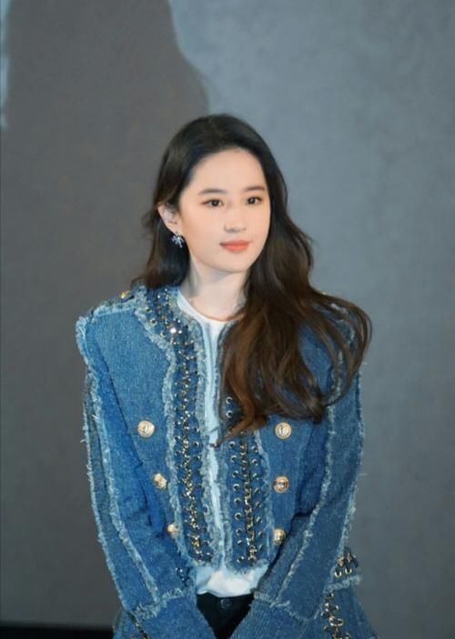 发型|你适不适合有“刘海”?看这3点就对了,留错显老还没气质