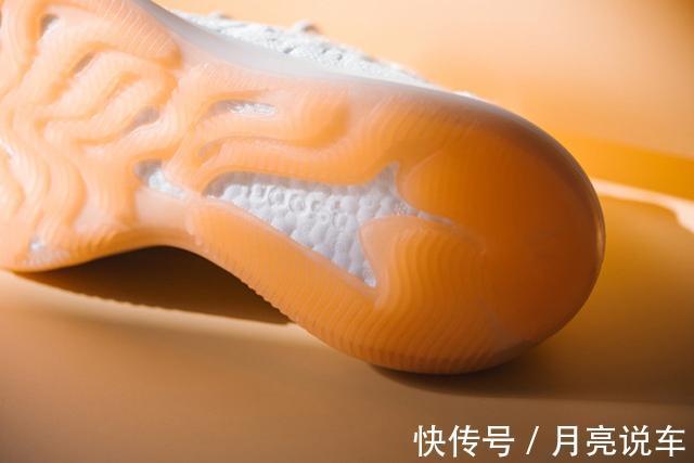 双颜值|颜值高到没朋友,Yeezy全新“水蜜桃满天星”让你闪耀朋友圈