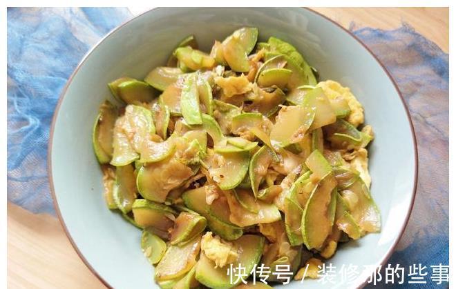 搅拌均匀|西葫芦的好吃做法,不用调馅,简单易做,上桌全家抢着吃