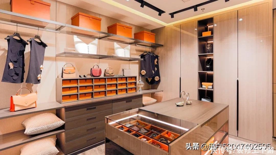 极简|轻奢定制最前沿——挂墙式衣帽间