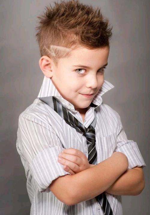 新时尚小帅哥发型，越剪越有型，妈妈们请为你儿子收藏了