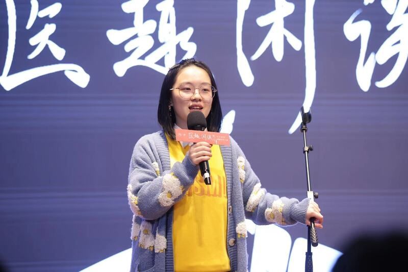 思南公館上演滬上首場(chǎng)醫(yī)學(xué)脫口秀：醫(yī)學(xué)生和醫(yī)生的“段子”說(shuō)了點(diǎn)啥