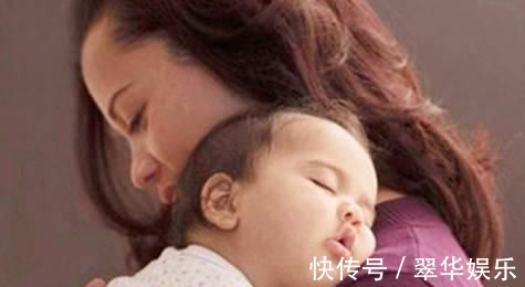 孩子|新生儿出生后前3个月要抱睡,别嫌累怕麻烦,很可能令你后悔