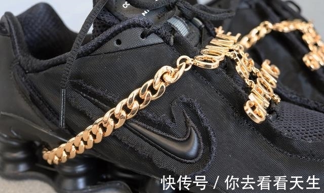 yeezy 一年 365 天都穿不腻的黑魂狂潮,黑的也太帅了