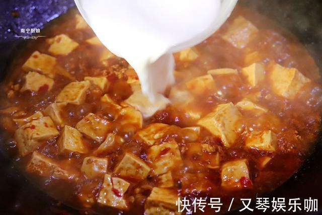 豆瓣酱|豆腐最馋人的做法,我家一周要吃5次才过瘾,每次做一锅饭不够吃