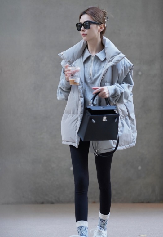 羽绒马甲|冬季穿衣别老一套,看看最潮的羽绒马甲,风格百变还时髦