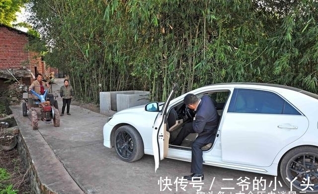 |老头自称有百万资产,邻居们都当笑话,忽然来辆车,老头身份揭晓