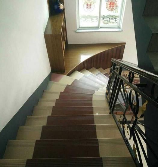 楼梯|农村老家别墅装修完工，庭院养鱼又栽花，旋转楼梯更赞！晒晒