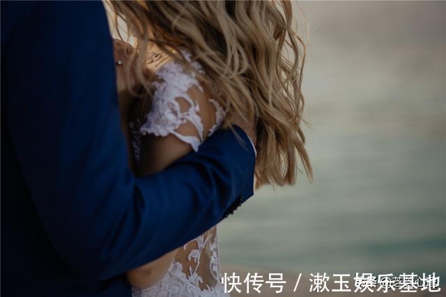 朋友之间|心理学:男性触碰女性身体是什么心理?触碰哪里是好感?哪里不是
