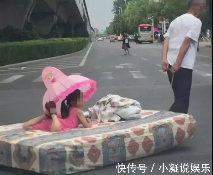 孙方式|有一种带孙方式叫“爷爷带娃”,爷爷亲孙子,俺不宠谁宠