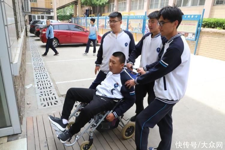 孩子|18年陪伴,撑起脑瘫孩子读书梦