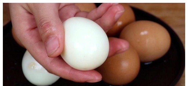 煮鸡蛋时,不要直接下锅,牢记这2点,鸡蛋嫩滑还不粘壳