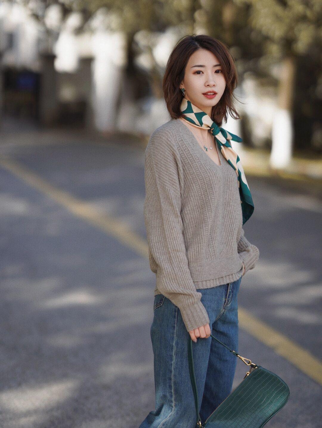 质地 衣服好看不全看身材,选款很重要,这些“毛衣”looks分享给你