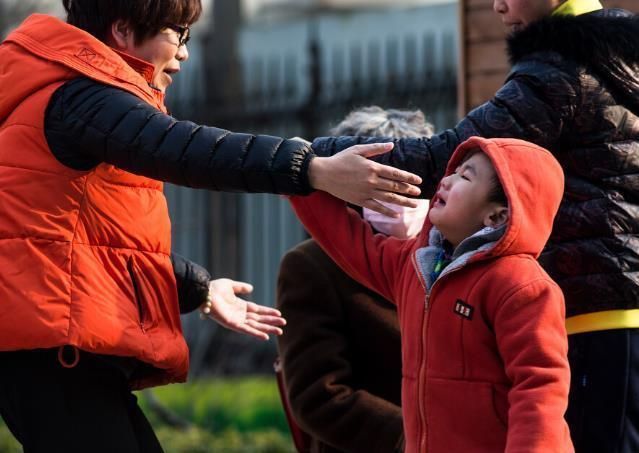 小朋友|敢在人群中表达自己的孩子,家长都避开了这三个坑,做对了三件事