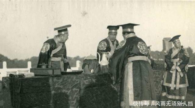 稻草|袁世凯花费40万打造龙椅,故宫专家打开夹层,发现里面包裹着稻草!