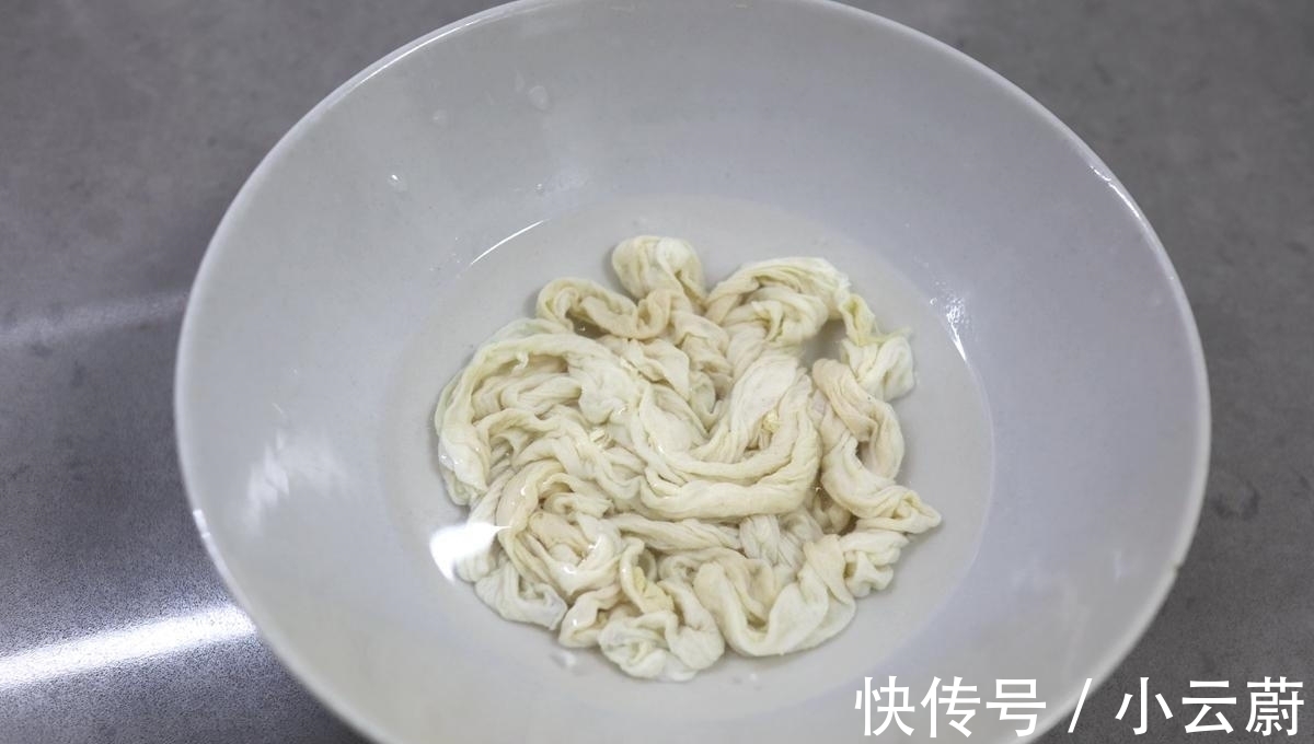 羊肠|一盆肉一根肠衣,教你做0淀粉0添加剂脆皮肠,香嫩健康吃着放心