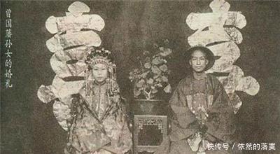 女人|晚清老照片照片中女人的行为让人唾弃,大清灭亡的理由也在其中!