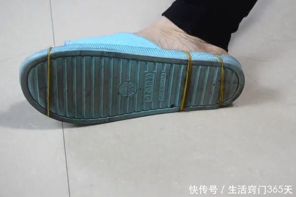 拖鞋上套一只旧丝袜,没想到作用这么大,10个人9个人都需要