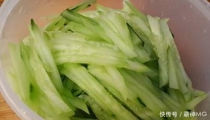 凉拌|黄瓜别再凉拌了,这样做清爽适口,又当菜又当饭!