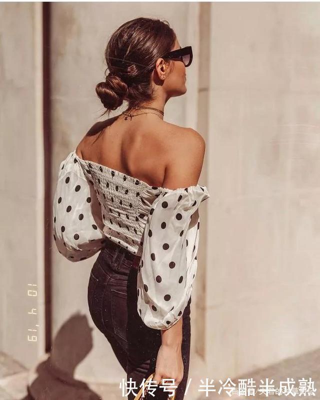 女人过了40岁,买短袖要谨记“3不要”,显得俗气廉价,谁穿谁丑