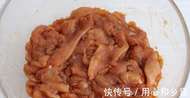 口感绝佳的童年小食,孜然牙签肉,香酥脆嫩,美味无比!