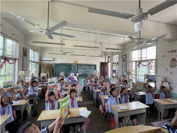 爱心|为乡村孩子打造100间爱心图书室，上海本土品牌文化助力精准扶贫
