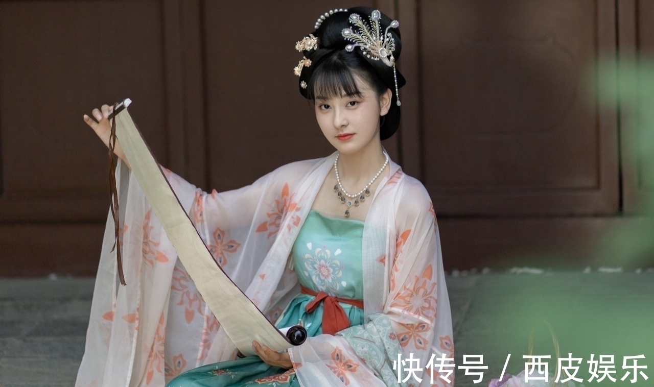 洞庭波#诗·十首丨一卷痴情衫袖瘦,千愁满面鬓丝燃