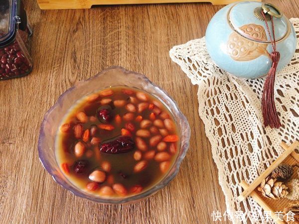 红豆红枣|#我的养生日常-远离秋燥#补血补气“五红汤”